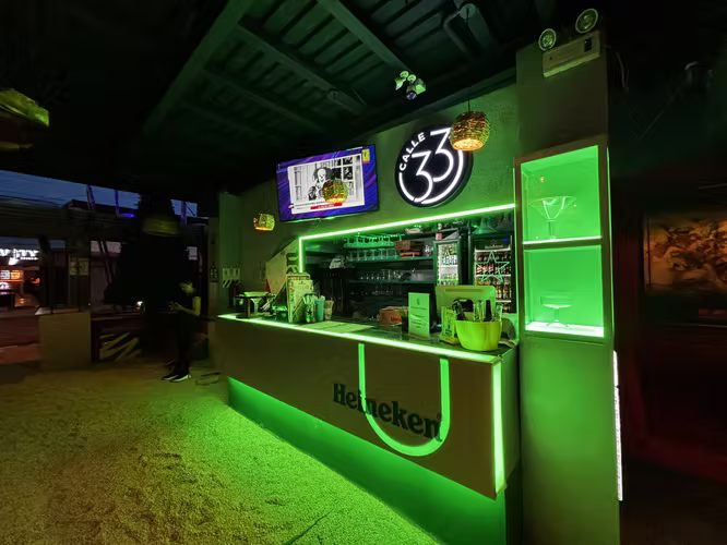 Alquiler doble barra bebidas frozen y gastronomía Barrio Escalante Mercado Gastronómico