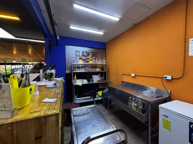 Alquiler doble barra bebidas frozen y gastronomía Barrio Escalante Mercado Gastronómico