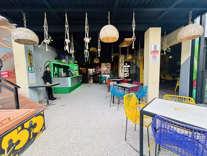 Alquiler doble barra bebidas frozen y gastronomía Barrio Escalante Mercado Gastronómico