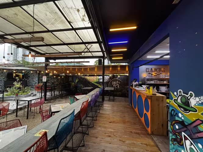 First floor bar rental with terrace Calle 33