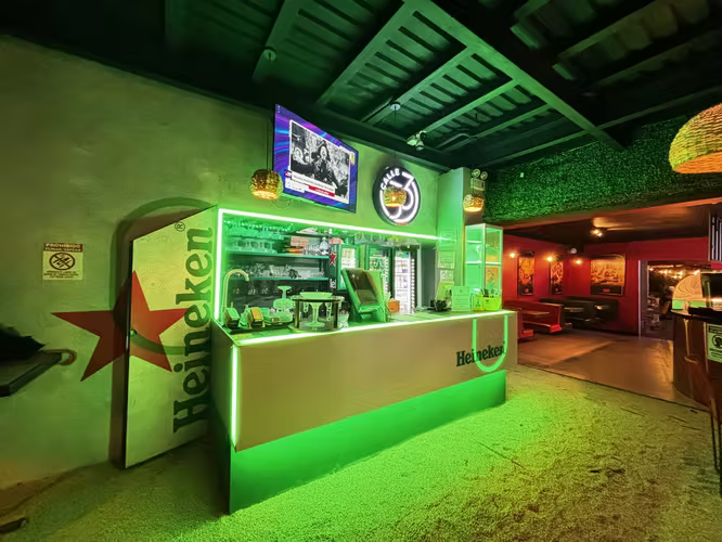Alquiler doble barra bebidas frozen y gastronomía Barrio Escalante Mercado Gastronómico