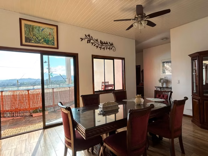 Casa en Renta con Vistas Espectaculares Cerca del Centro de Atenas - Imagen 2