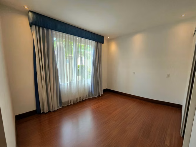Casa de Lujo en Jaboncillos, Escazu | 4 Hab • 5 Baños • Piscina