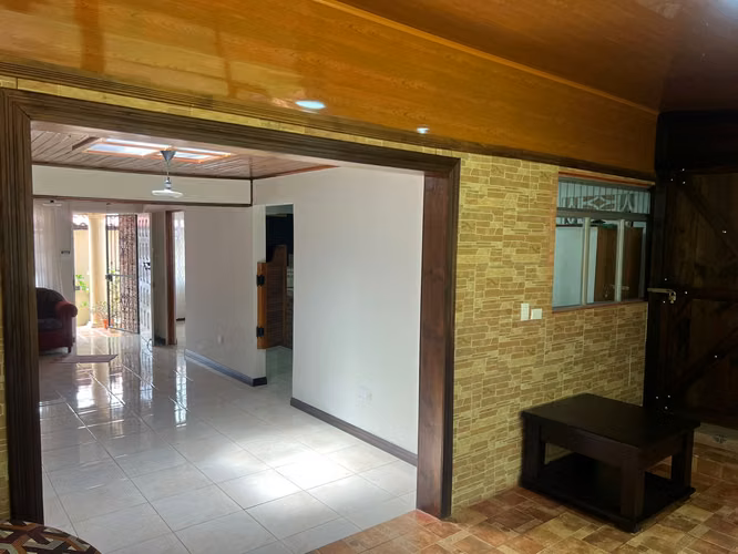 Casa en urbanización Sanabria en San Rafael Oreamuno de Cartago MML