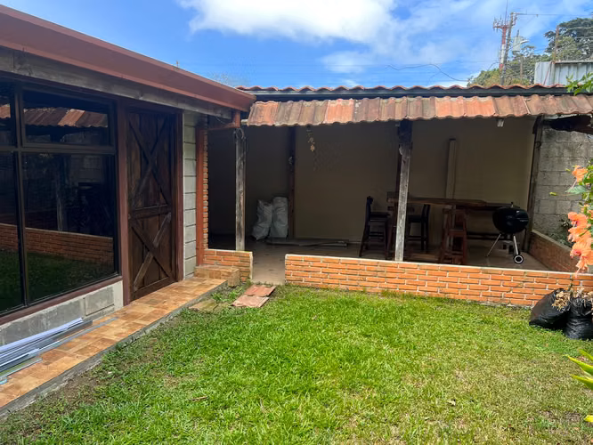 Casa en urbanización Sanabria en San Rafael Oreamuno de Cartago MML