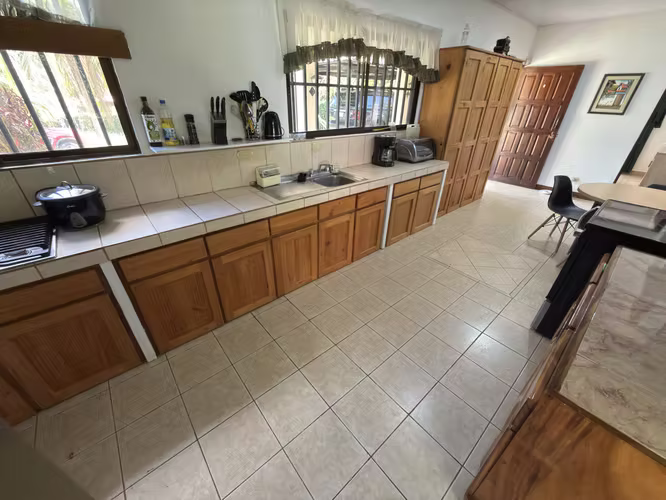 Se vende finca en Turrubares, San Jose, 4.103 m2 con casa, piscina y rancho.