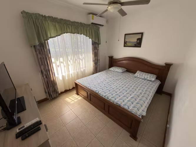 Se vende finca en Turrubares, San Jose, 4.103 m2 con casa, piscina y rancho.