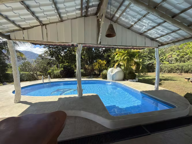 Se vende finca en Turrubares, San Jose, 4.103 m2 con casa, piscina y rancho.