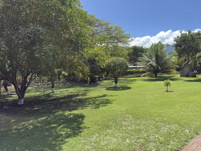 Se vende finca en Turrubares, San Jose, 4.103 m2 con casa, piscina y rancho.
