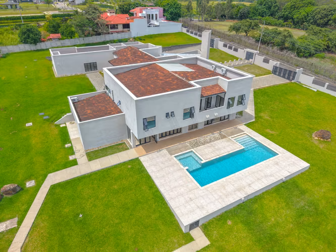 En Venta . Independiente Calle Privada, La Guácima - Imagen 2