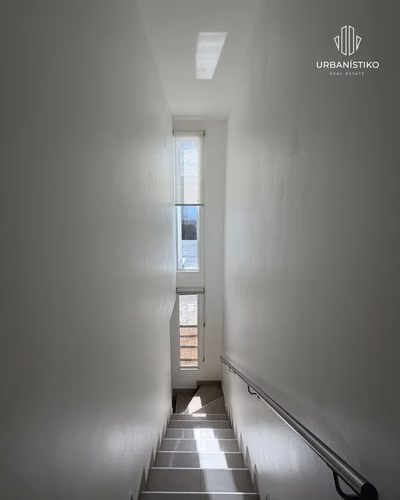 OPORTUNIDAD venta de casa para inversión Santa Ana Village patio grande esquinera  - Imagen 8