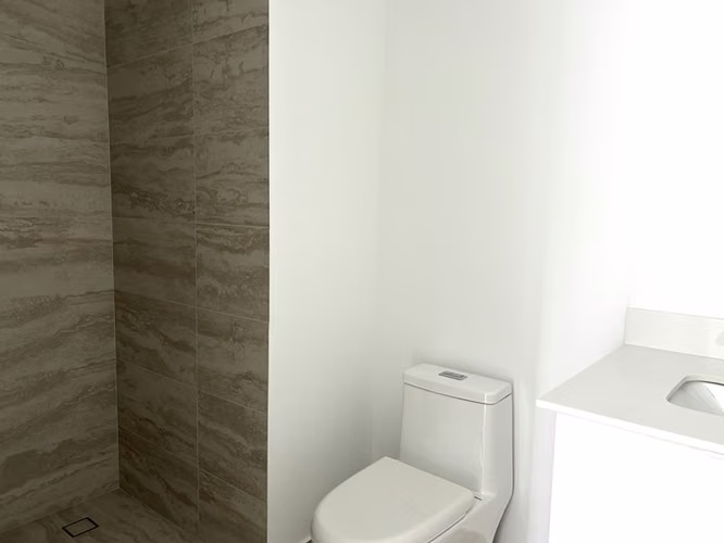 Venta de Apartamento Contemporáneo de 2 Habitaciones 2 Baños en Rohrmoser ID25968