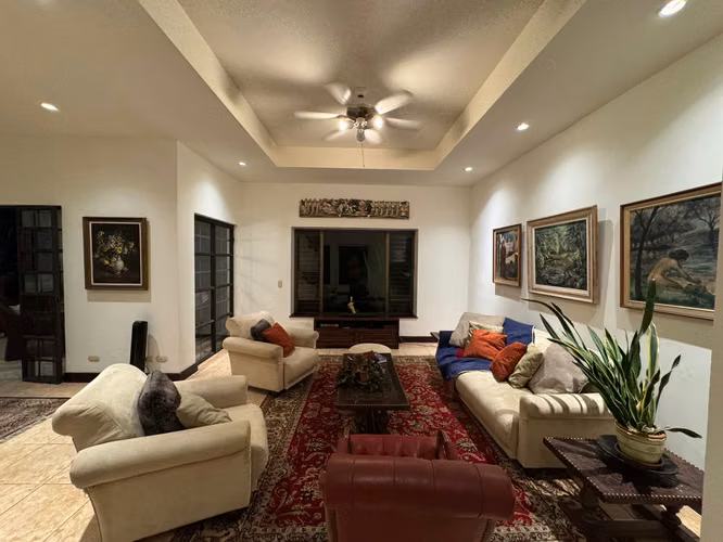 Venta de casa en condominio en Santa Ana, Piedades - Imagen 2