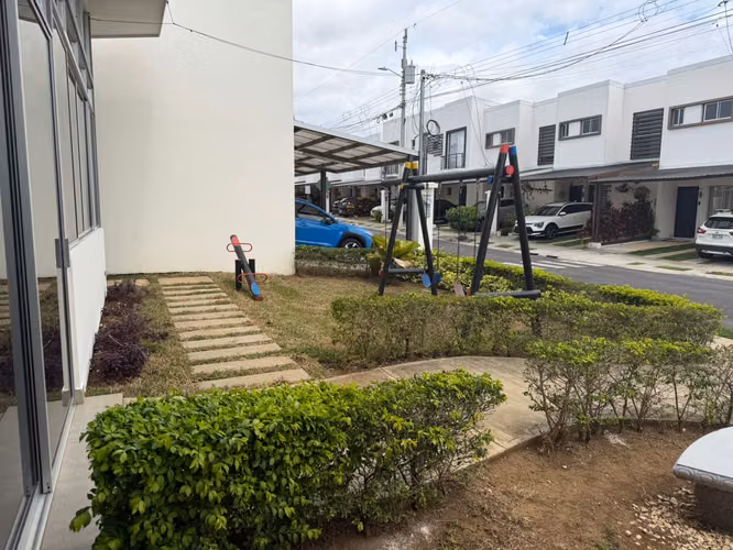 CASA CONDOMINIO HEREDIA