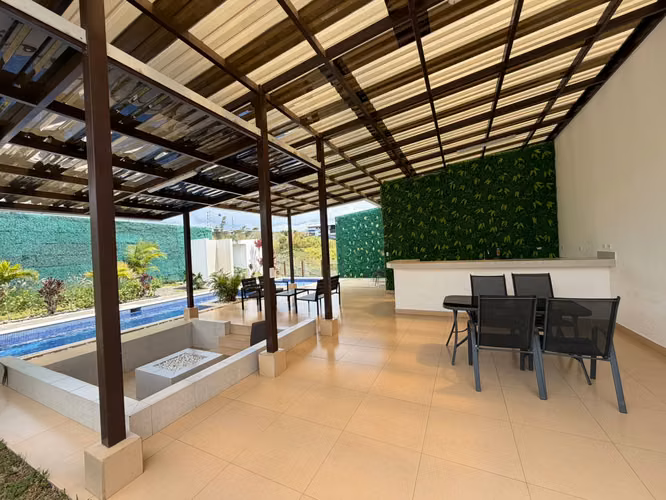 CASA CONDOMINIO HEREDIA