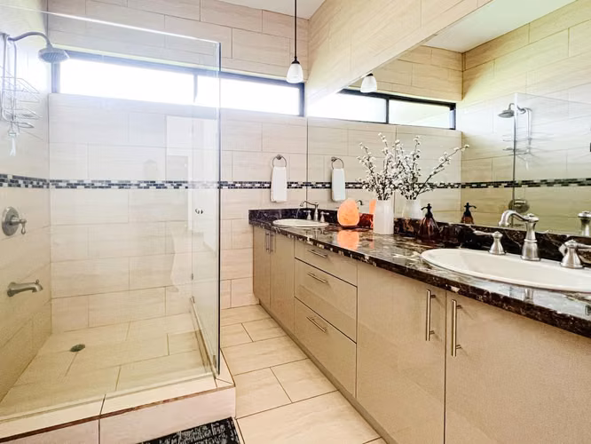 Terreno 1875 m2 - Una Planta - Impecable