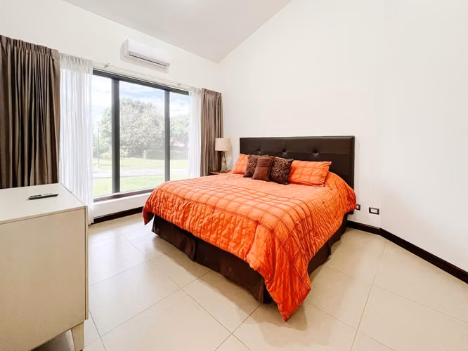 Terreno 1875 m2 - Una Planta - Impecable