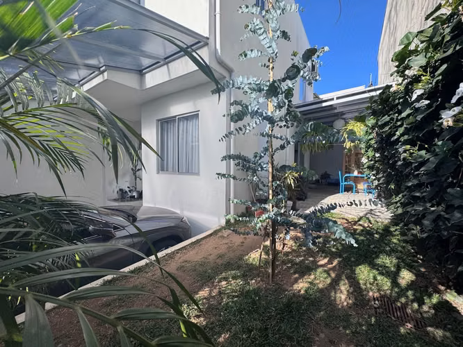 Venta de Moderna casa en Residencial Estancia Antigua en Tres Ríos