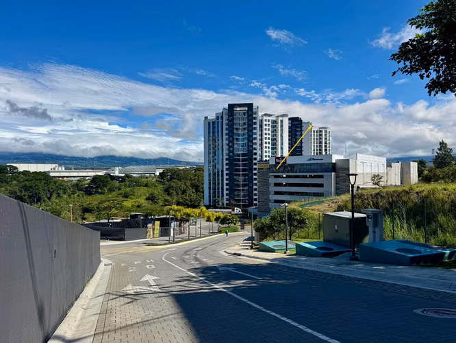 Arte y exclusividad - Venta de Penthouse amueblado en Nucleo Sabana - Imagen 5