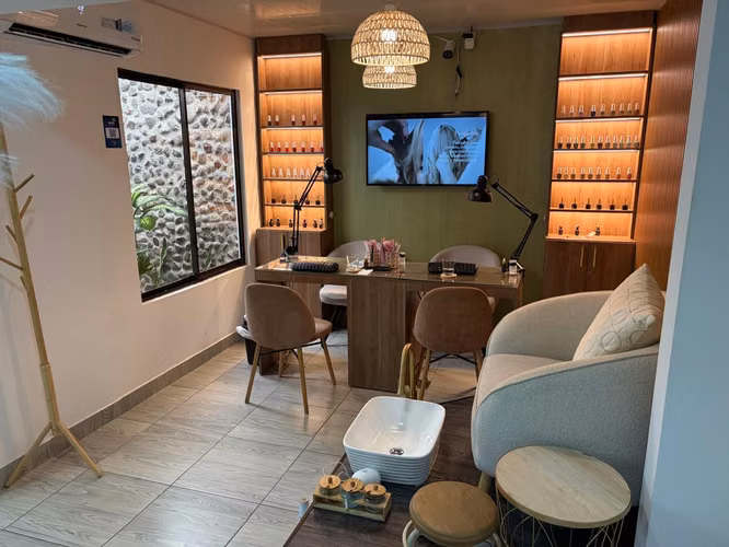 Venta negocio spa y centro de belleza en barva Heredia, puerta cerrada