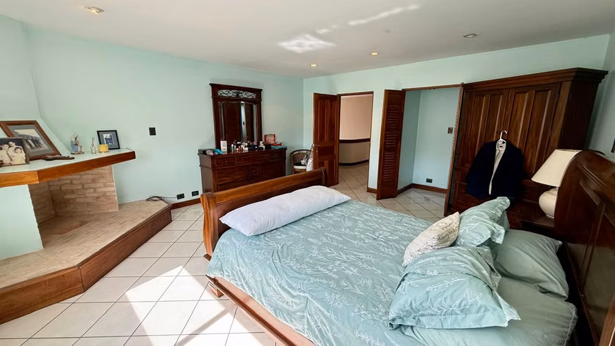 Venta de Casa en Heredia Belén Los Arcos | 4 Habitaciones, Jardín y Cerca de Zona Franca