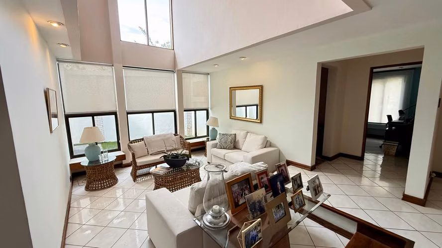 Venta de Casa en Heredia Belén Los Arcos | 4 Habitaciones, Jardín y Cerca de Zona Franca