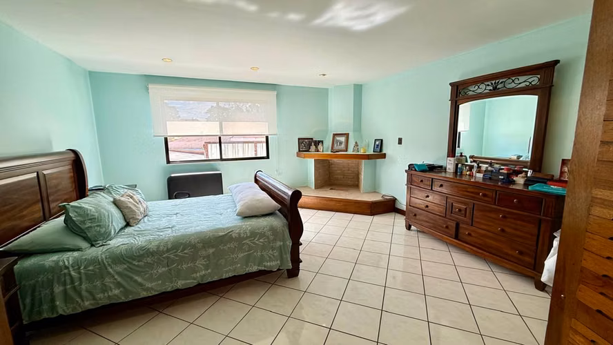 Venta de Casa en Heredia Belén Los Arcos | 4 Habitaciones, Jardín y Cerca de Zona Franca