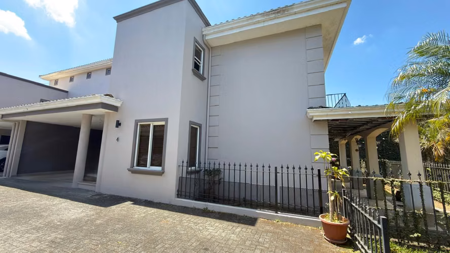 Exclusiva Casa en Condominio en Curridabat