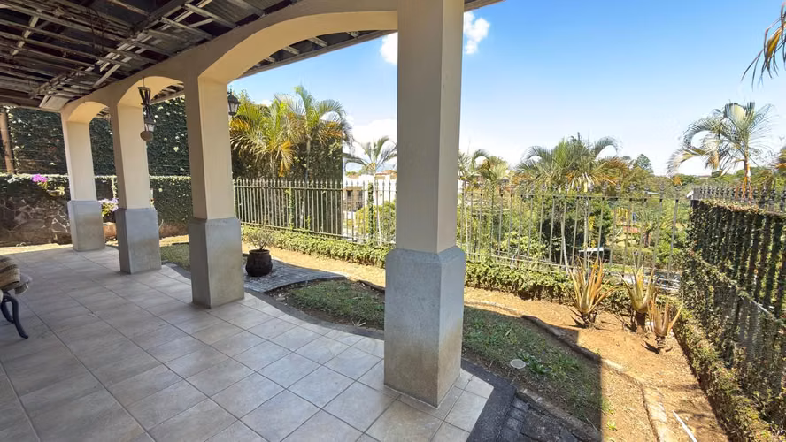 Exclusiva Casa en Condominio en Curridabat