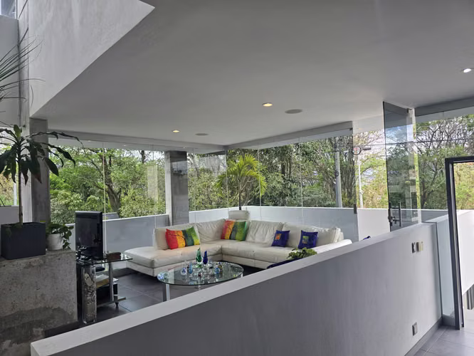 VENTA CASA MODERNA EN OMEGA, FRENTE ST CLARE, TRES RIOS (JK) - Imagen 2