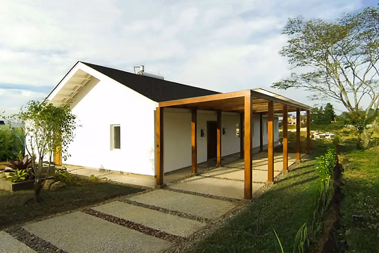 Casa estilo chalet tropical con una increíble vista del atardecer