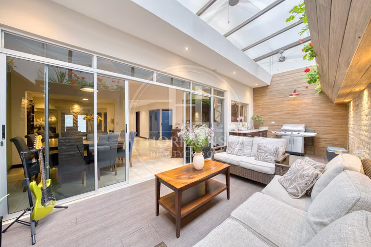 Se Vende Casa en Condominio Lomas de Granadilla Curridabat 4 Habitaciones y Terraza noj1271jb