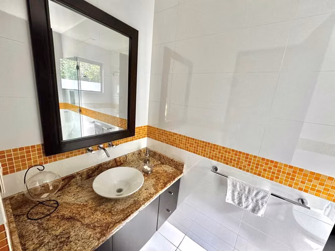 SE VENDE APARTAMENTO EN CONDOMINIO SANTA ELENA, ESCAZÚ