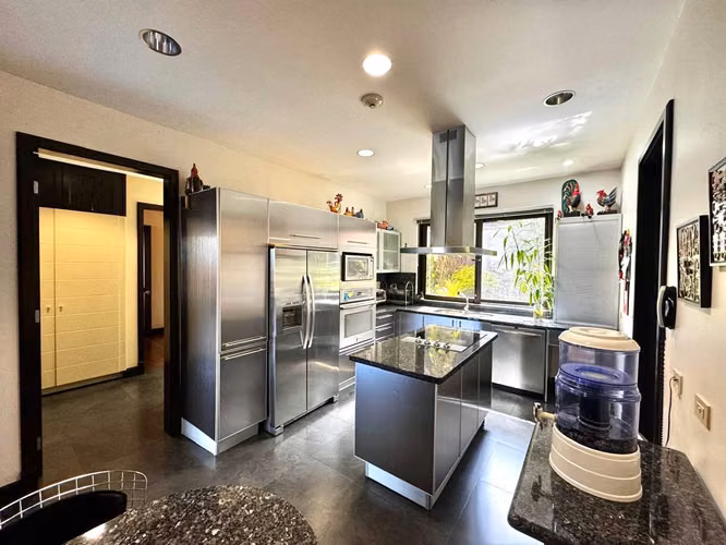 SE VENDE APARTAMENTO EN CONDOMINIO SANTA ELENA, ESCAZÚ