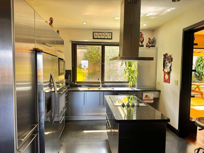 SE VENDE APARTAMENTO EN CONDOMINIO SANTA ELENA, ESCAZÚ