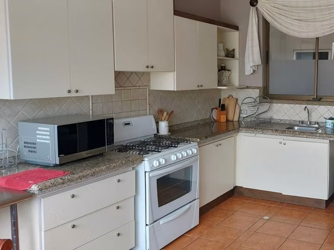 VENTA DE CASA AMUEBLADA EN CONDOMINIO - SAN ANTONIO, ESCAZÚ