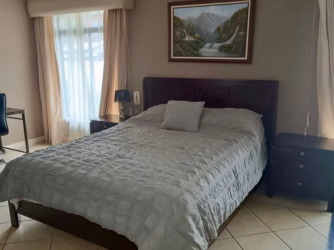 VENTA DE CASA AMUEBLADA EN CONDOMINIO - SAN ANTONIO, ESCAZÚ