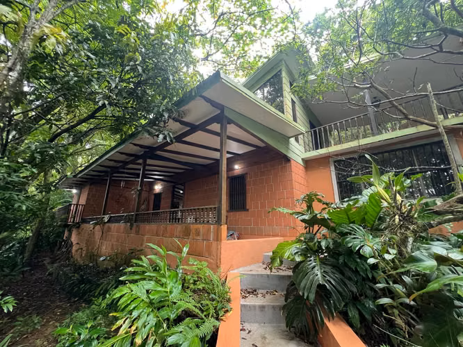 Se vende espectacular propiedad en Pabellón de Salitral, Santa Ana
