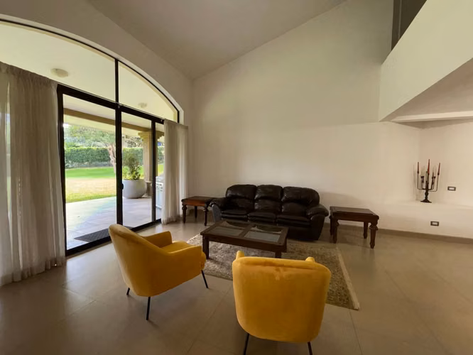 VENTA Y ALQUILER DE CASA DE UNA PLANTA EN CONDOMINIO - RIO ORO, SANTA ANA - Imagen 4