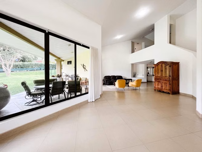 VENTA Y ALQUILER DE CASA DE UNA PLANTA EN CONDOMINIO - RIO ORO, SANTA ANA - Imagen 3