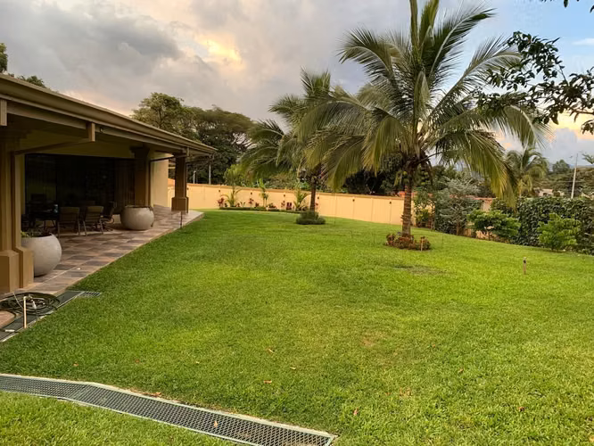 VENTA Y ALQUILER DE CASA DE UNA PLANTA EN CONDOMINIO - RIO ORO, SANTA ANA - Imagen 8