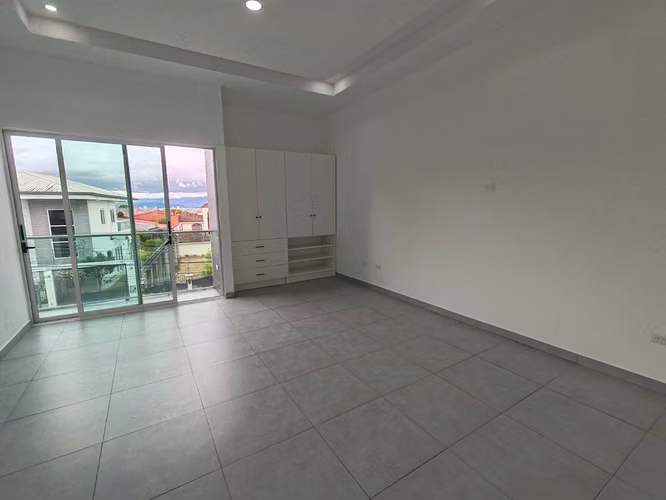 Venta de casa  moderna de 3-4 habitaciones en San Rafael-Heredia