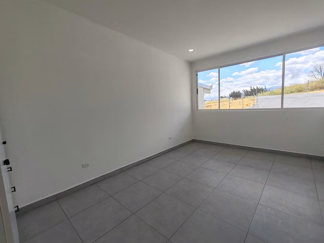 Venta de casa  moderna de 3-4 habitaciones en San Rafael-Heredia