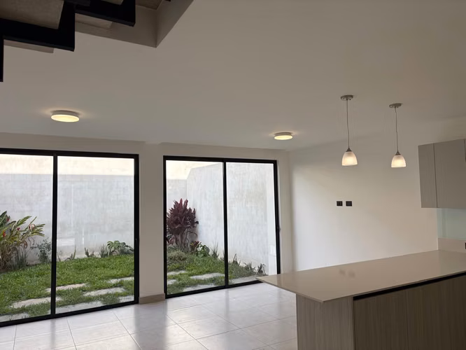 Alquiler de casa para estrenar. Lindora, Santa Ana (SV) - Imagen 2