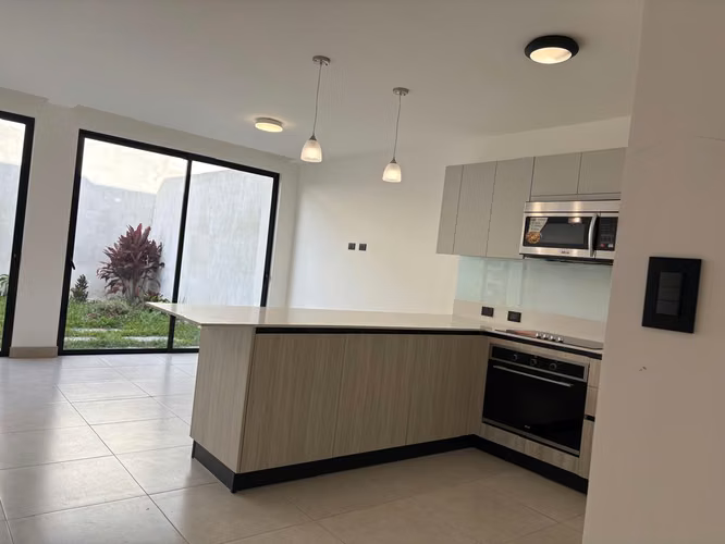 Alquiler de casa para estrenar. Lindora, Santa Ana (SV)