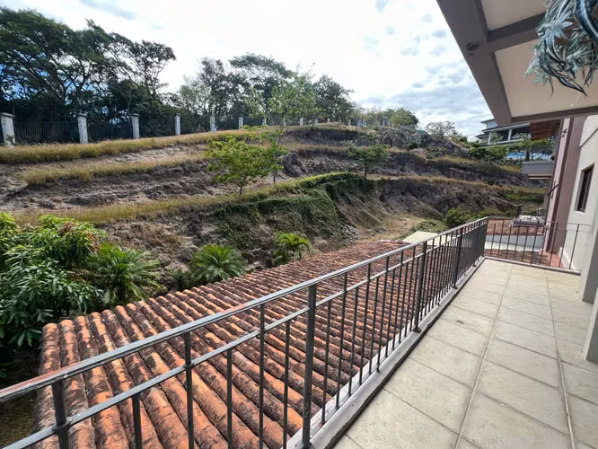 Apartamento de lujo con vistas espectaculares en Alto de Las Palomas Santa Ana $2100 - Imagen 10