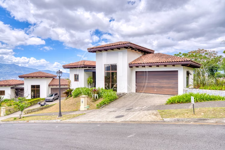 Se Vende Casa de Lujo en Condominio Hacienda Gregal 4 Habitaciones 1,800 m² de Terreno noj1273or - Imagen 2