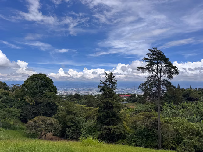 Venta de lote en San Antonio de Escazú con vista espectacular 4546 - Imagen 2