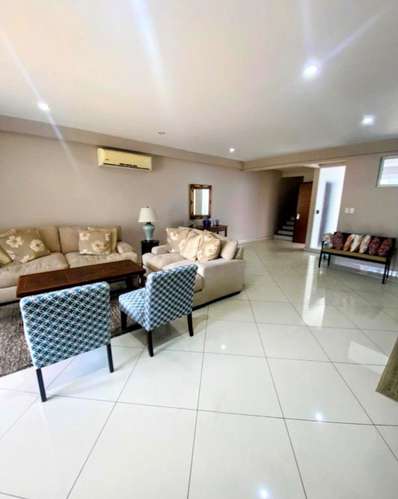 Escazú – Se Vende Amplia Casa Amueblada en Condominio 295m2 - Imagen 3