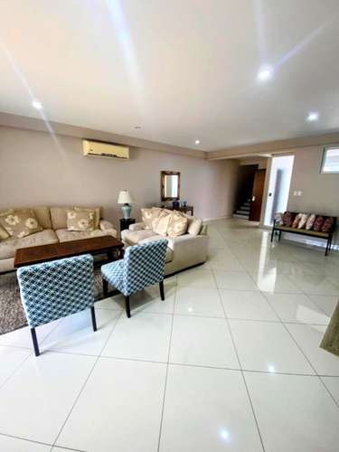 Escazú – Se Vende Amplia Casa Amueblada en Condominio 295m2 - Imagen 4